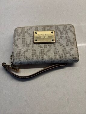 Michael Kors Signature Continental Jet Set Zip Around Wallet-Small